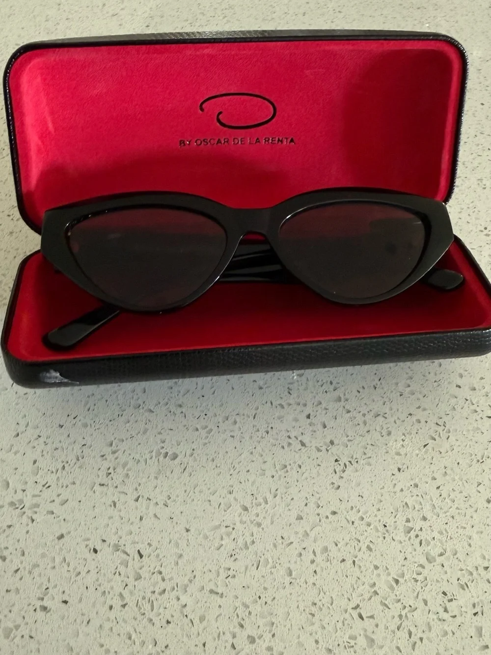 Oscar de la Renta Black Cat-Eye Sunglasses with Dark Lenses